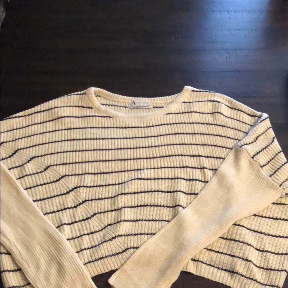 Women’s lightweight Urban Outfitters Sweater
